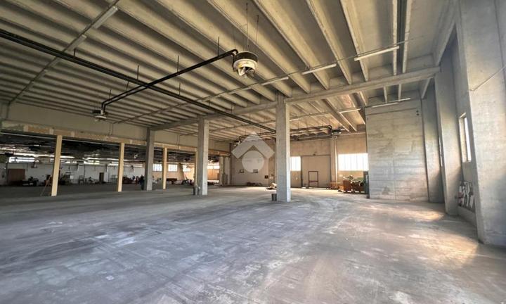 CAPANNONE A DUE CARRARE