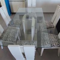 Tavolo da pranzo e sedie
