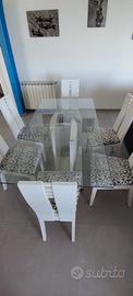 Tavolo da pranzo e sedie