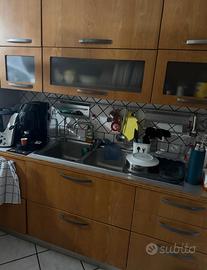 PICCOLO PREZZO PER UNA CUCINA IN LEGNO.