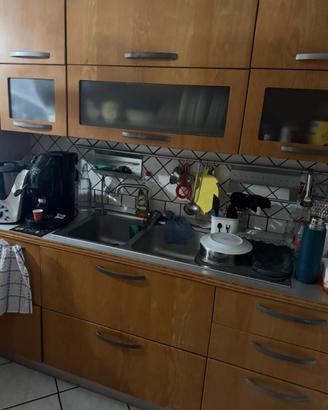 PICCOLO PREZZO PER UNA CUCINA IN LEGNO.