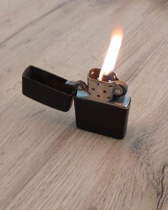 Accendino Zippo nero opaco