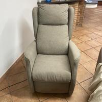 Poltrona Relax Elevabile. Praticamente Nuova