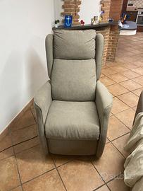 Poltrona Relax Elevabile. Praticamente Nuova