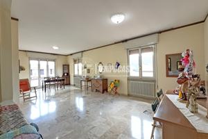 QUATTRO LOCALI IN CENTRO CON BOX