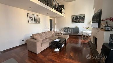 Attico a Napoli Via Caio Duilio 5 locali