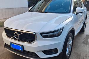 Volvo XC 40 MOMENTUM T2