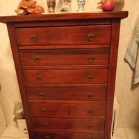 Mobile con cassetti stile arte povera