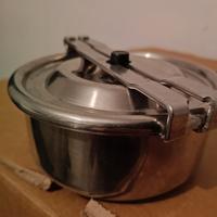 vari oggetti in acciaio inox 