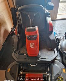 Trattorino Husquarna R 420 X AWD