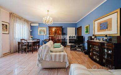 Porzione Di Casa Con Ingresso Indipendente E Giard