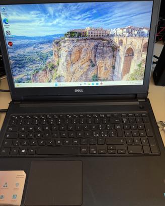 Notebook Dell Vostro 15 serie 3000 i-5 7 gen SSD W