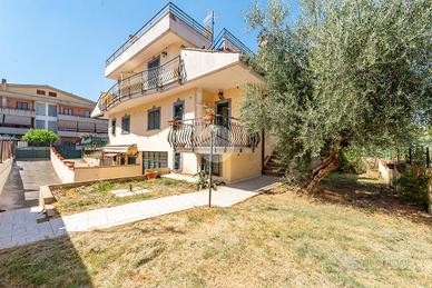 PORZIONE DI QUADRIFAMILIARE A ROMA