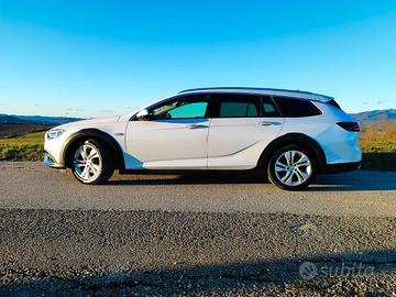 Insignia Country Tourer 2.0 cdti Exclusive