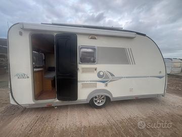 Roulotte 4 posti letto,bagno con wc e doccia