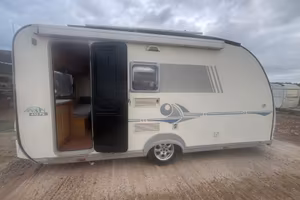 Roulotte 4 posti letto,bagno con wc e doccia