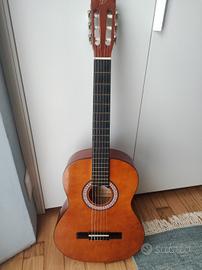 chitarra classica con custodia 