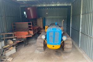 Trattore , zappatrice e rimorchio