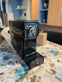 Macchina caffè illy X3 X-CAPS Nero Lucido – NUOVA