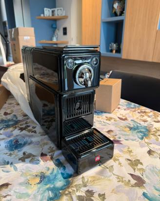 Macchina caffè illy X3 X-CAPS Nero Lucido – NUOVA