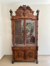 Vetrina antica in legno massello intagliato