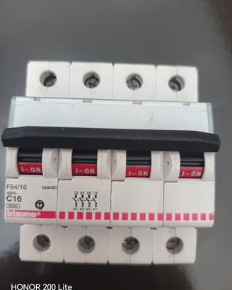 interruttore magnetotermico Bticino 