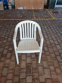 Sedie e tavoli in plastica