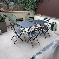 Tavolino bistrot e sedie