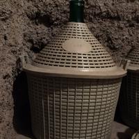 Damigiana 20 lt con cesto di plastica