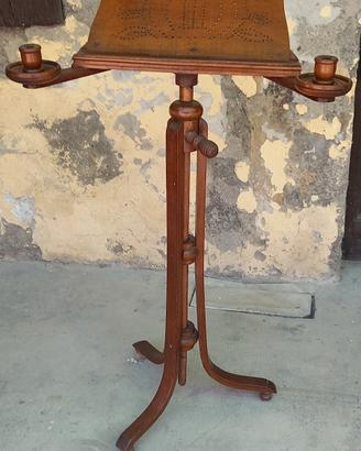 Leggio d'epoca con porta candele
