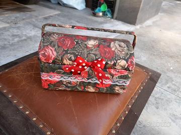scatola vintage rivestita in tessuto come foto