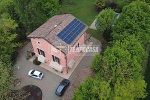 VILLA CON PARCO E PISCINA