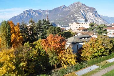 Bilocale arredato Lecco centro - ultimo piano