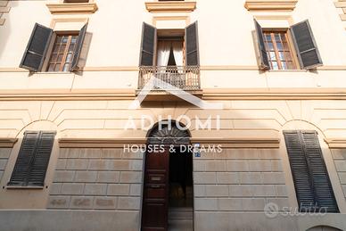 Intera Palazzina D'epoca In Centro Storico