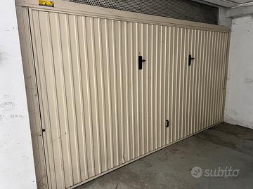 Porta basculante per garage