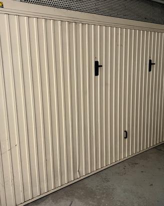Porta basculante per garage