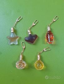 Set di portachiavi vintage con profumo