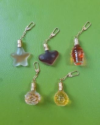 Set di portachiavi vintage con profumo
