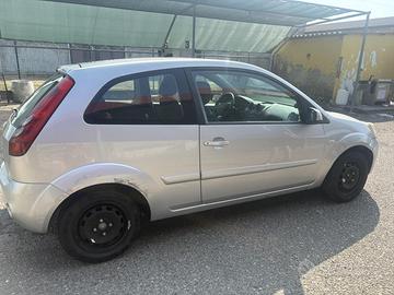 FORD FIESTA 1.4 2008 neopatentato