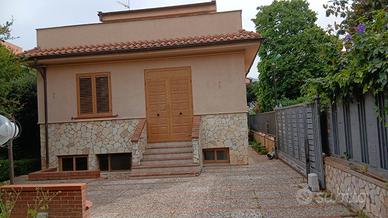 Villa indipendente con giardino viale francia