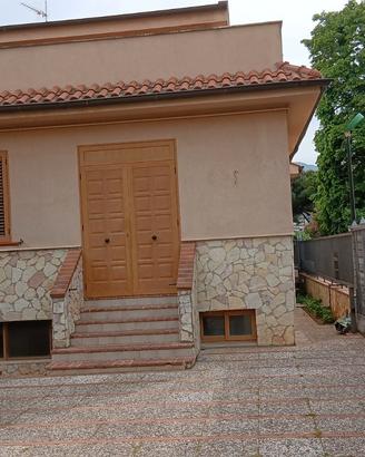 Villa indipendente con giardino viale francia