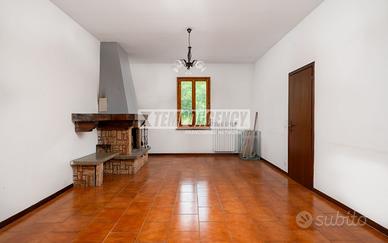 QUADRILOCALE CON BALCONE E GARAGE