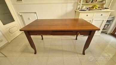 Tavolo da cucina in legno con prolunga e accessori