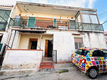 2 LOCALI A TORRE DEL GRECO