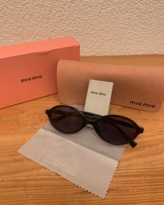 Occhiali da sole Miu Miu SMU 04Z