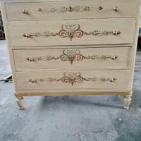 cassettone in stile Luigi Filippo decorato a mano