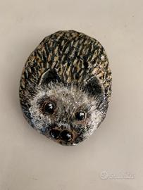 Sasso dipinto a mano: il riccio