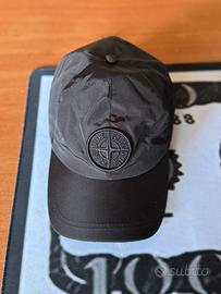 Cappello stone island