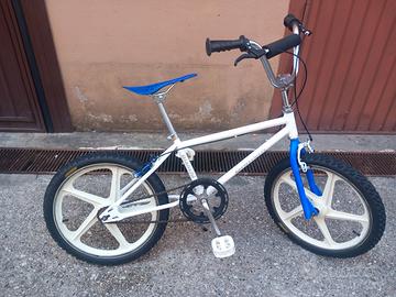bicicletta bmx 