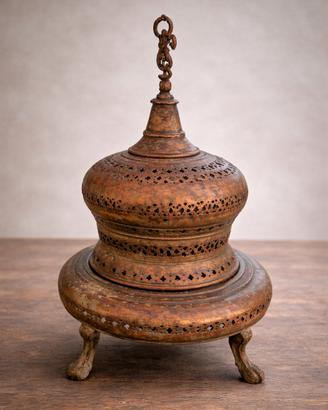 Antico braciere in rame traforato 